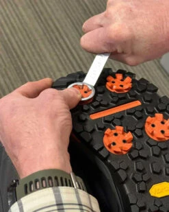 Simms G4 PRO Powerlock Boot – Vibram 11 Simms G4 PRO Powerlock Boot – Vibram -Fishing Promotion Store PDPProductFeats S23 Powerlock CleatInstall 1100x 46970.1685057060